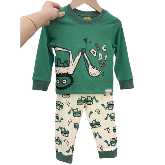 22023  Boys' Mid-Season Cotton Pajama Set with Green “Dig Dig” Excavator Print – Long Sleeve Top & Pants Sleepwear | Sizes 134–146 cm