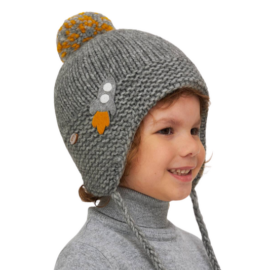 11002 Boys’ Knitted Winter Hat with Rocket Appliqué | Pom-Pom | Sizes 50–52 cm | 18–36 Months | Baby Alpaca, Wool | 100% Cotton Lining