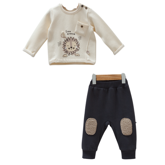 8231 Caramell Baby Boys’ 2-Piece Fleece-Lined Set – Ivory Lion Print Sweatshirt & Pants | 9–18 Months | Cotton | Turkey
