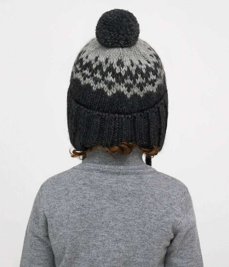 11042 Boys’ Knitted Winter Hat with Pom-Pom & Earflaps – Nordic Pattern | Sizes 50–52 cm | 18–36 Months | Baby Alpaca, Wool | 100% Cotton Lining