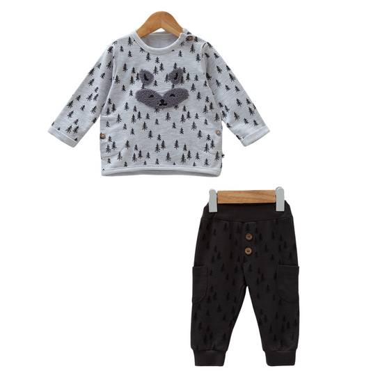 8362 Caramell Baby Boy Outfit Set – Fox Appliqué Sweatshirt & Printed Joggers | Cotton | Sizes 62–80 cm | Spring/Fall | Made in Turkey
