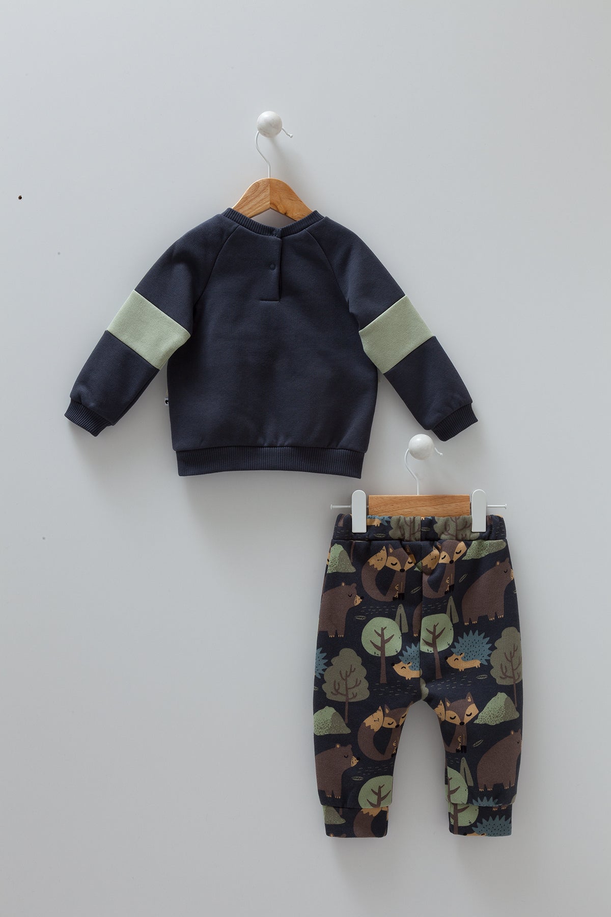 8250 Caramell Baby Boys’ 2-Piece Fleece-Lined Set – “Best Friends” Sweatshirt & Forest Print Pants | 3–18 Months | Cotton | Turkey