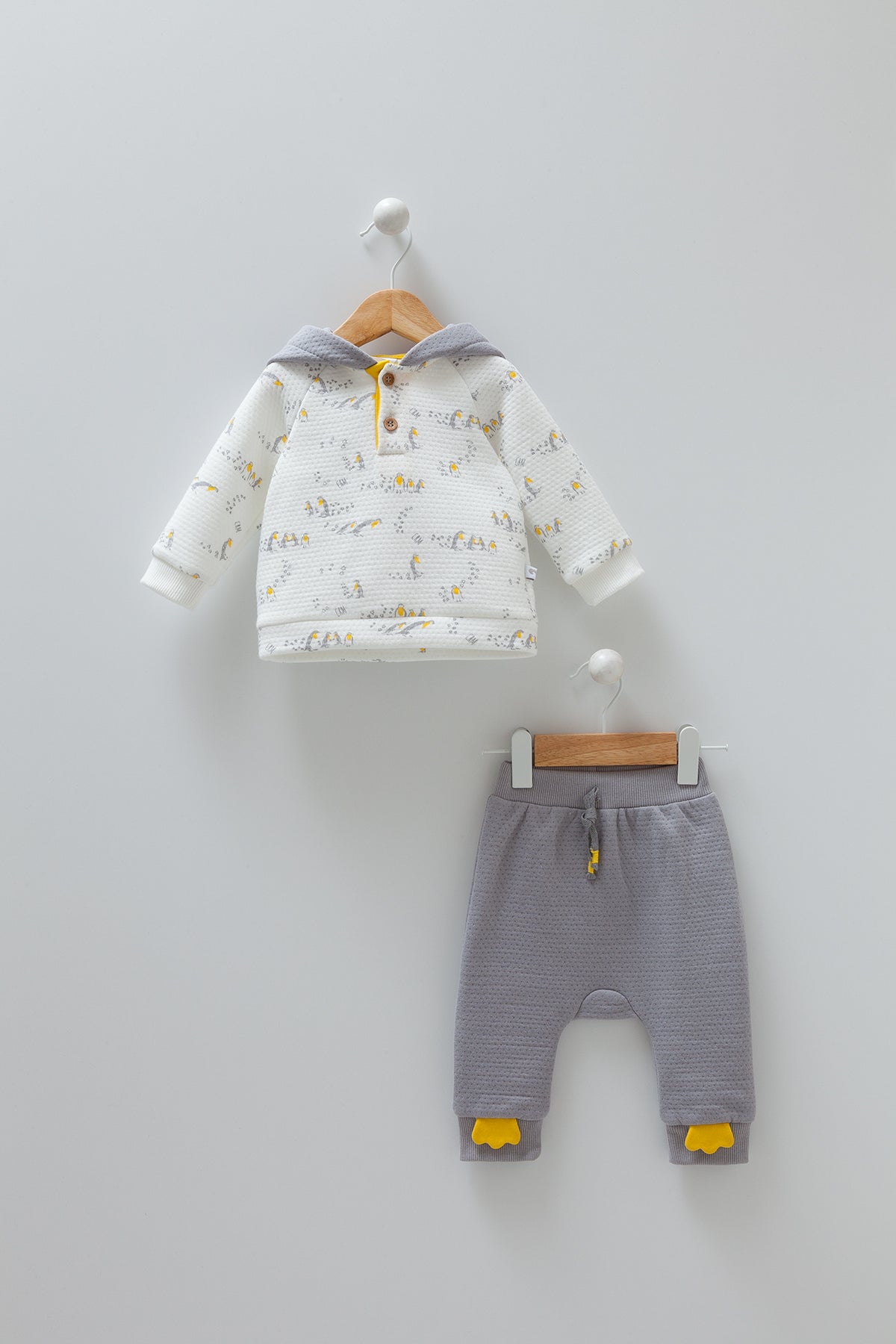 8325 Caramell Baby Boys 2-Piece Set – Penguin Hoodie & Grey Pants | 0–12 Months | Cotton | Turkey