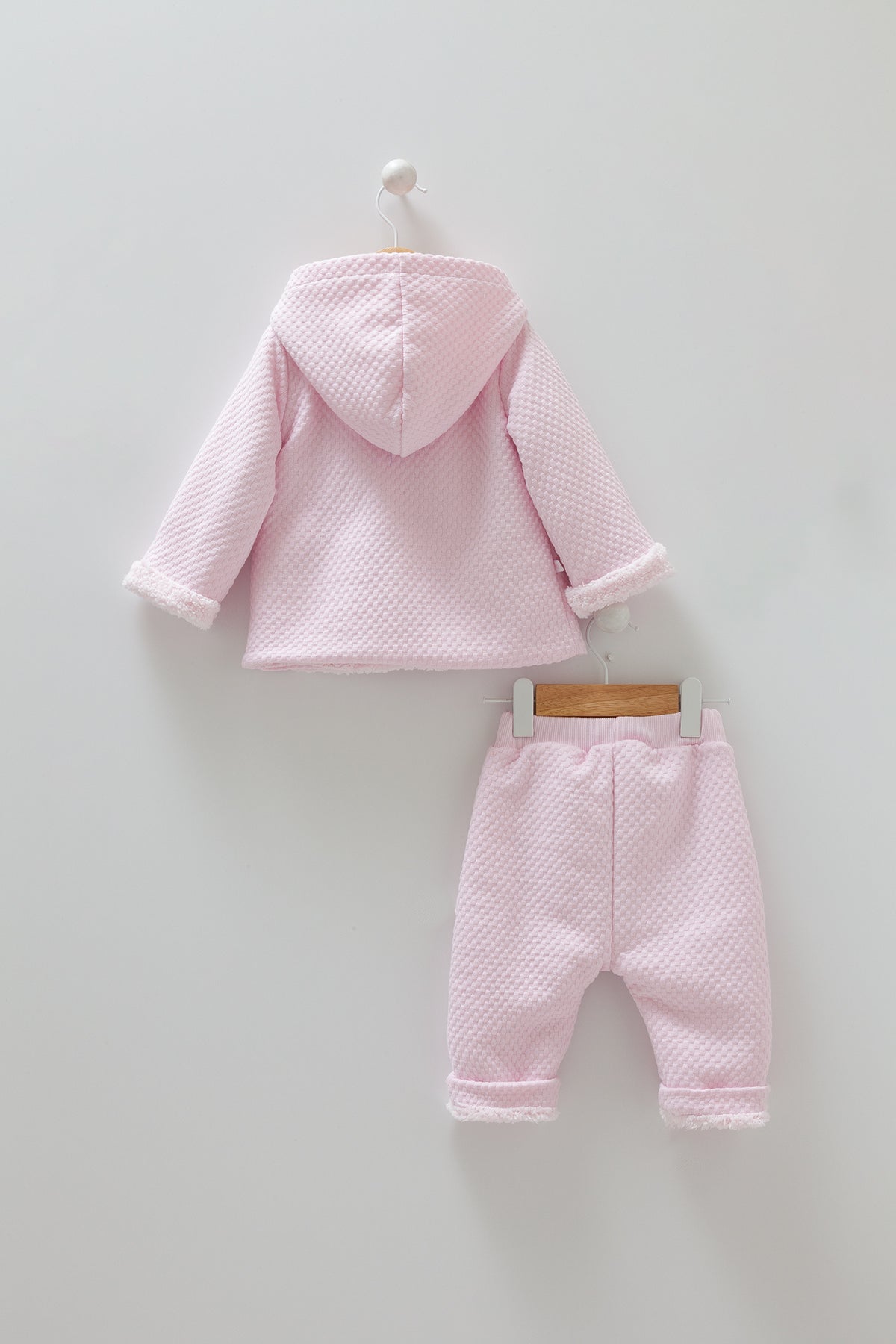 8356 Caramell Baby Girl Plush Demi-Season 2-Piece Set – Hooded Jacket & Ruffle Pants | Sizes 6–18 Months | Made in Turkey