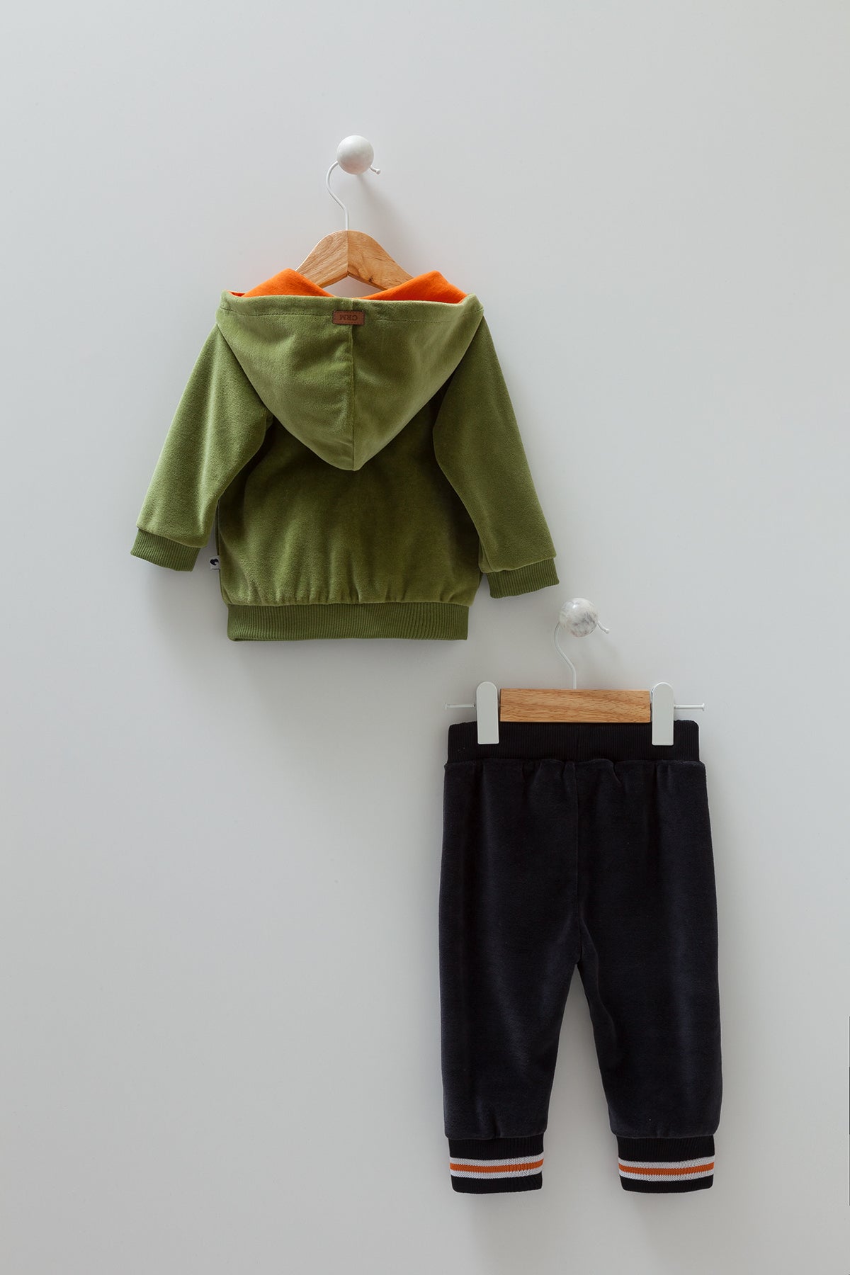 8392 Caramell Baby Boy 2-Piece Set – Hooded Sweatshirt & Pants | Cotton | Sizes 3–18 Months | Made in Turkey