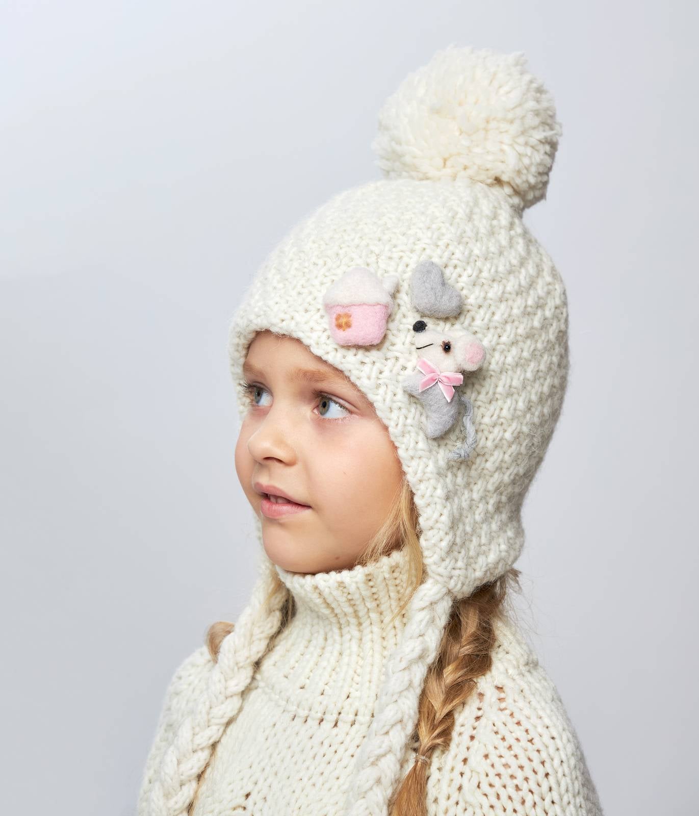 10126 Girls’ Winter Knit Hat with Pom-Pom & Plush Appliqué | Size 52–54 cm | Ages 3–5 Years | Baby Alpaca & Wool Blend